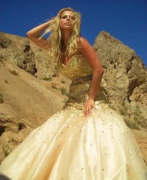 Fotos Sensuais da Karina Bacchi no Deserto