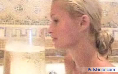 Paris Hilton na Banheira