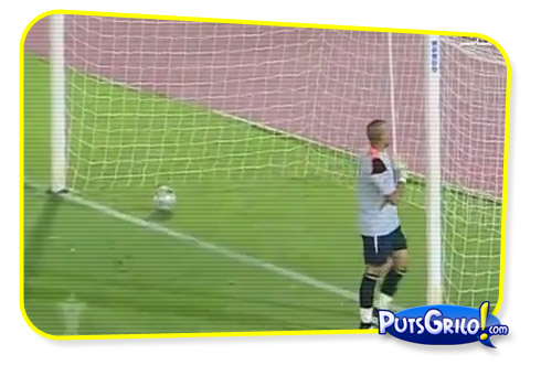 Fail: Goleiro Comemora Defesa de Penalty Antes da Hora