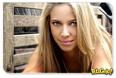 Karol Loren do É O Tchan: Fotos para grife de roupas