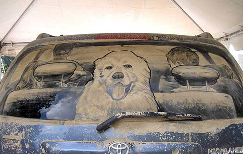 Arte na Poeira das Janelas dos Carros