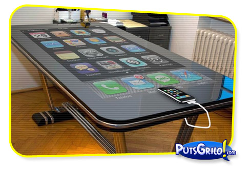 Montagem: iPhone-Mesa de 58 Polegadas