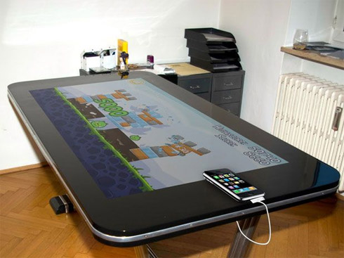 Montagem: iPhone-Mesa de 58 Polegadas