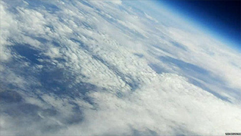 Fotos da Terra Feitas por Avião de Papel