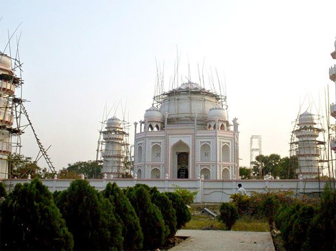 Monumentos Famosos e Suas Cópias Monumentos Famosos e Suas Cópias