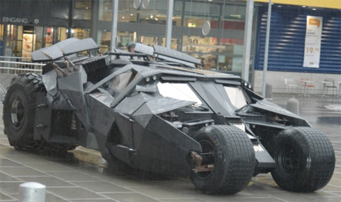 Tanque de Guerra Com Design de Batmóvel