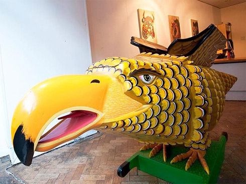 Exposição Bizarra de Caixões Inusitados