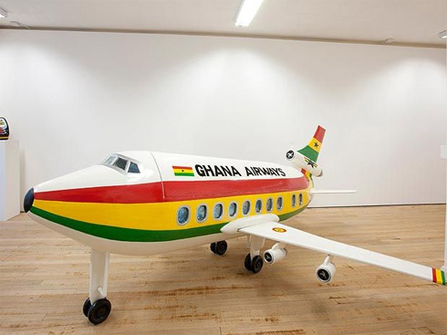 Exposição Bizarra de Caixões Inusitados