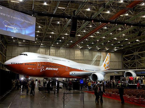 Boeing lança novo avião Jumbo