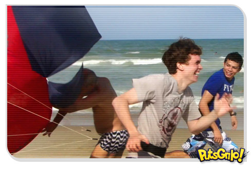 Vídeo Cassetadas na Corrida de Paraquedas na Prainha ClubSocial