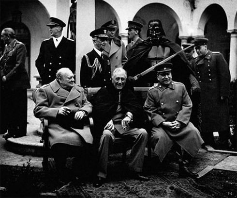 Super-heróis em montagens de fotos históricas