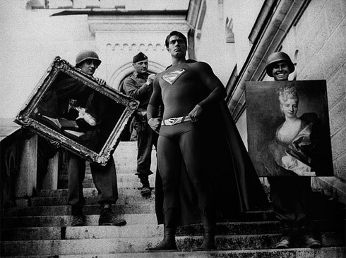 Super-heróis em montagens de fotos históricas