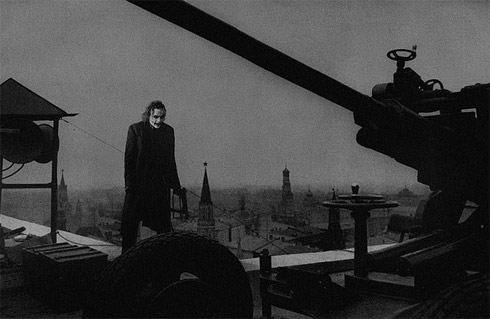 Super-heróis em montagens de fotos históricas
