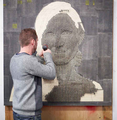 Retratos em 3D feitos de parafusos