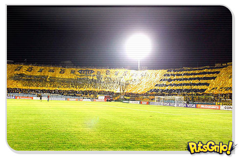 Torcida do Peñarol tem o maior bandeirão do mundo