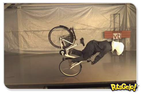 Capacete com airbag para ciclistas