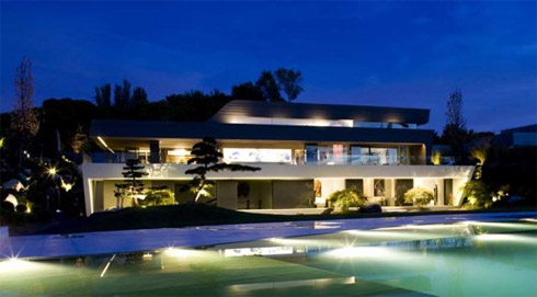 A Mansão Luxuosa de Cristiano Ronaldo