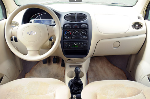 Chery QQ: Fotos e preço do carro mais barato do Brasil