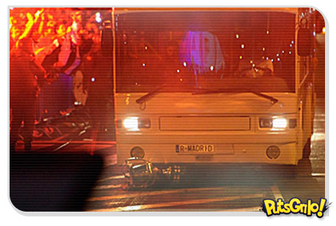 Taça da Copa do Rei é atropelada por ônibus do Real Madrid