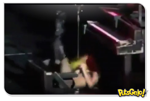 Lady Gaga leva tombo de piano em chamas