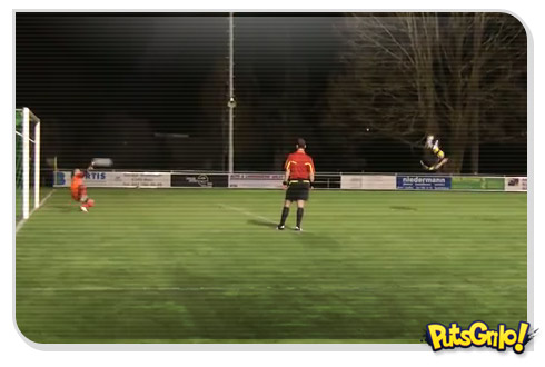 Penalty batido com acrobacia