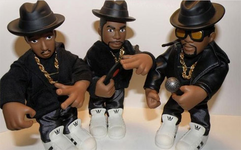Cantores de hip hop viram bonecos