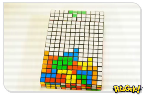 Tetris jogado com Cubo Mágico em stop motion