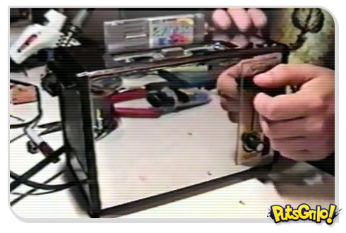 Nintendinho [Nintendo 8 bits] funcionando numa torradeira