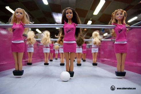 mesa de totó da Barbie