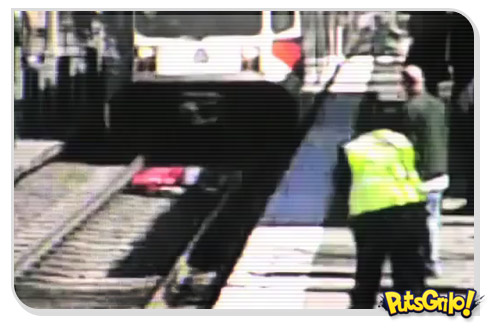 Mulher desmaia e cai em trilho de trem