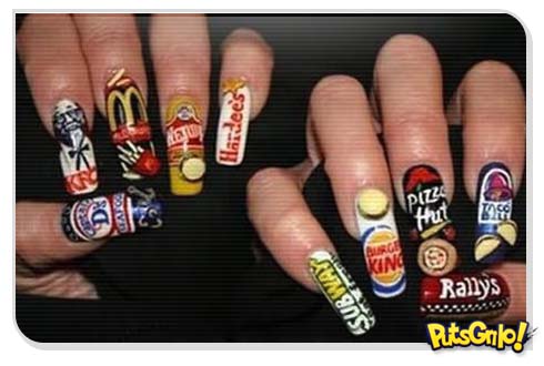 unhas decoradas com marcas famosas