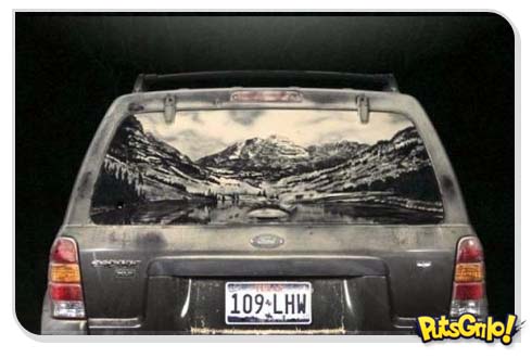 Arte: Carros sujos são telas para desenhos