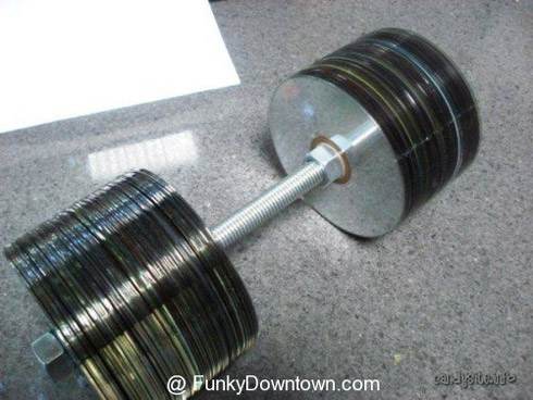 Objetos feitos com CDs reciclados