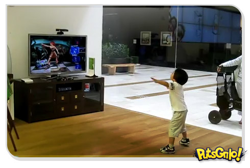 Garoto detonando em jogo de dança do Kinect