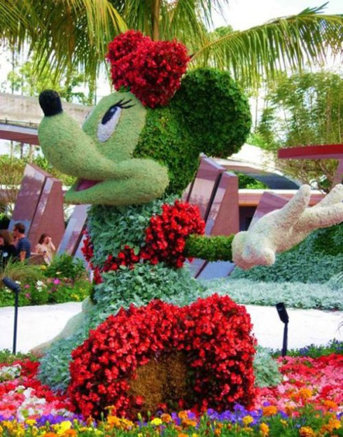 Disney: Personagens em esculturas de jardinagem