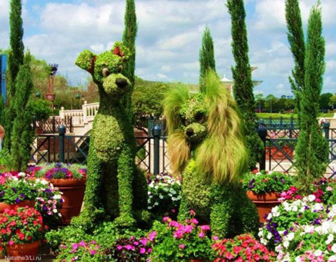 Disney: Personagens em esculturas de jardinagem