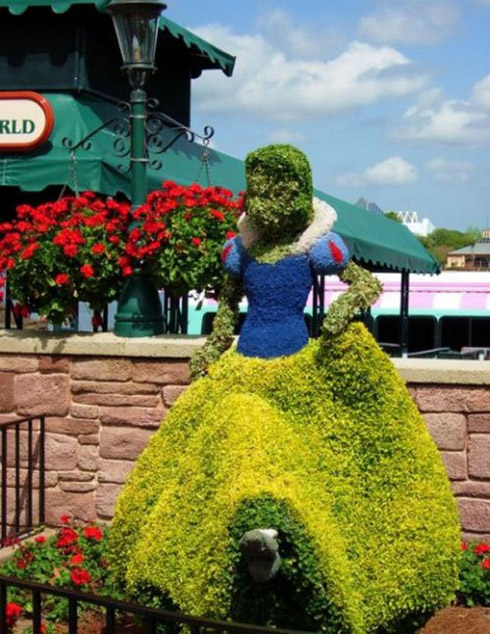 Disney: Personagens em esculturas de jardinagem