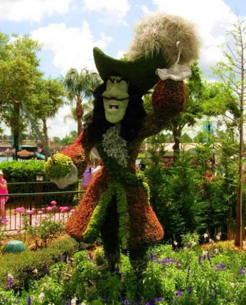 Disney: Personagens em esculturas de jardinagem