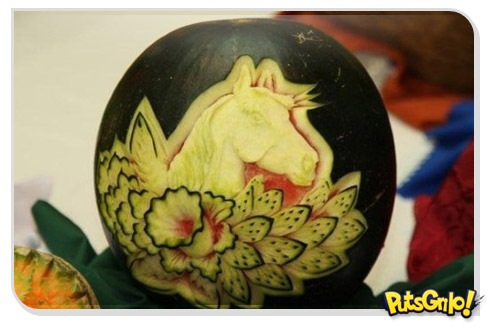 Esculturas em melancias