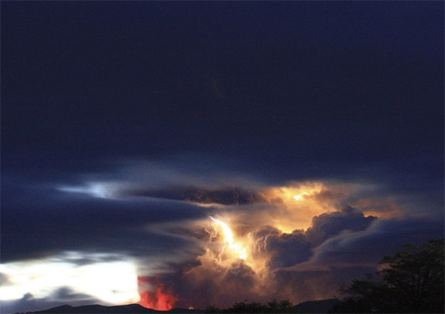 Erupção do vulcão Puyehue nos Andes: Fotos incríveis Erupção do vulcão Puyehue nos Andes: Fotos incríveis