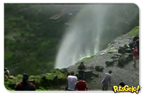 Lei da gravidade FAIL: Cachoeira ao contrário