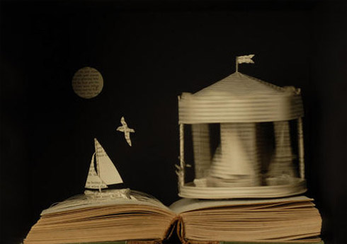 Esculturas feitas em livros