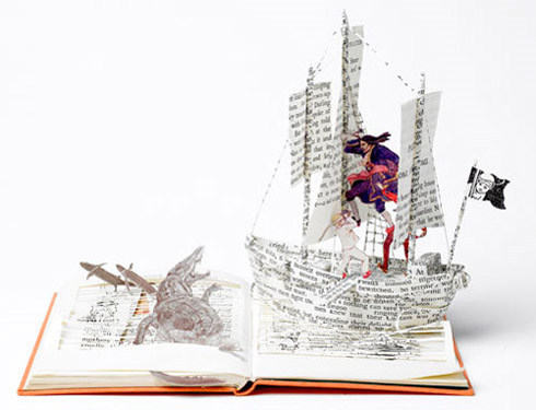 Esculturas feitas em livros