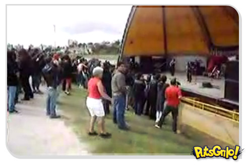 Vovó headbanger arrasa no heavy metal