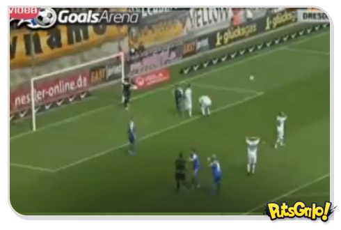 Jogador de futebol perna-de-pau perde 2 gols seguidos