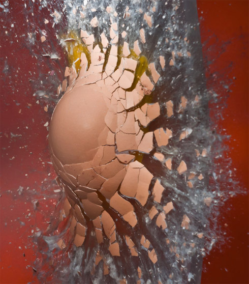 Fotos em slow motion de objetos destruídos