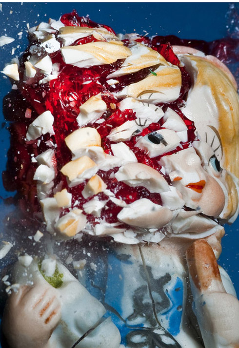 Fotos em slow motion de objetos destruídos