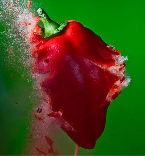 Fotos em slow motion de objetos destruídos