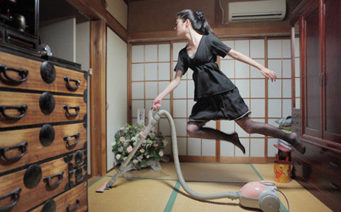 Fotógrafa japonesa faz curiosas fotos levitando