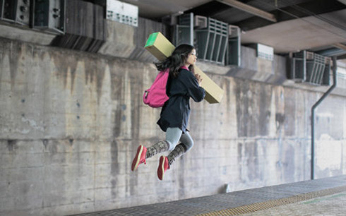 Fotógrafa japonesa faz curiosas fotos levitando